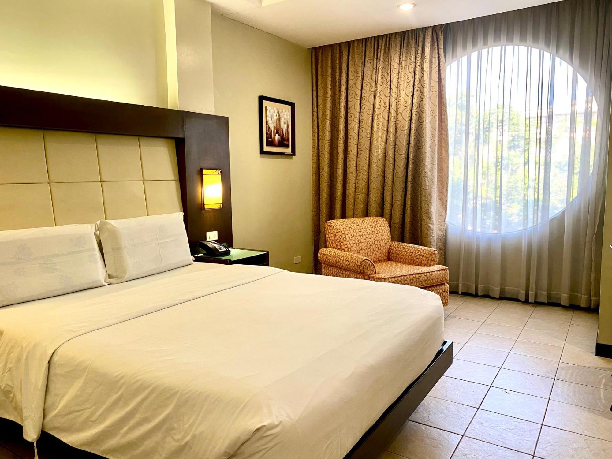Circle Inn Hotel And Suites Bacolod Exteriér fotografie